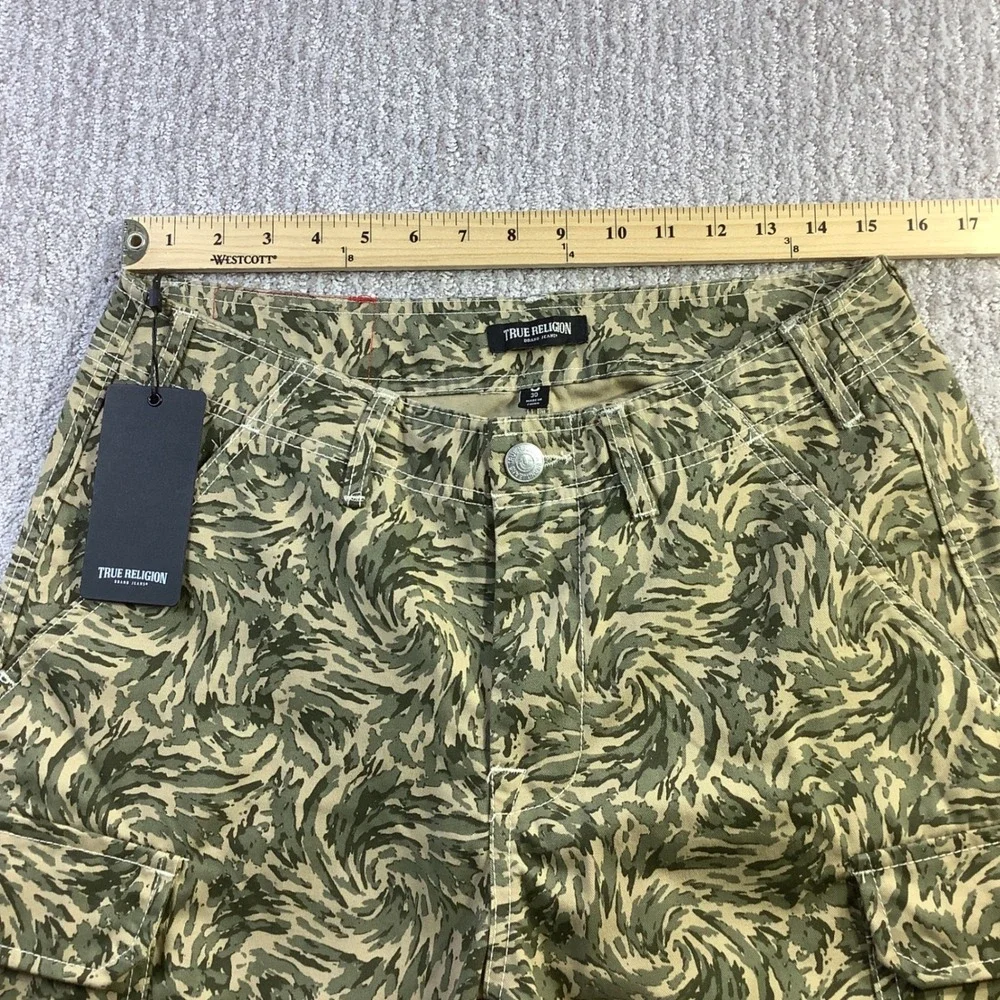 True Religion Abstract Camo SN Cargo Pants Green Straight Leg Size 30 x 32 NWT